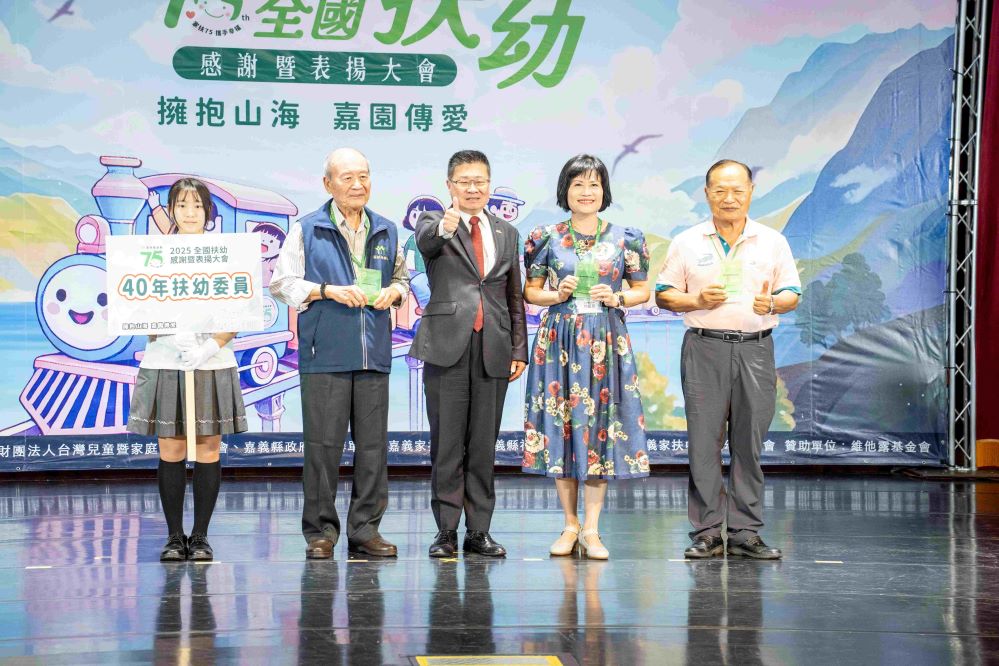 6.所有受獎者以行動實踐為人點燈明在我前的精神_0.jpg