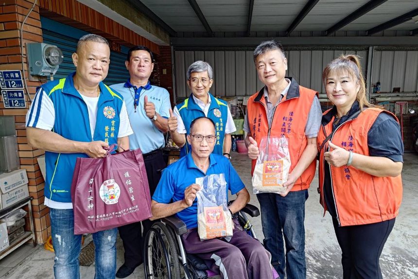 圖3-雲林榮服處蔡榮源副處長後排左3與海陸空軍相互關懷協會崔景惠副理事右2訪視李水.jpg