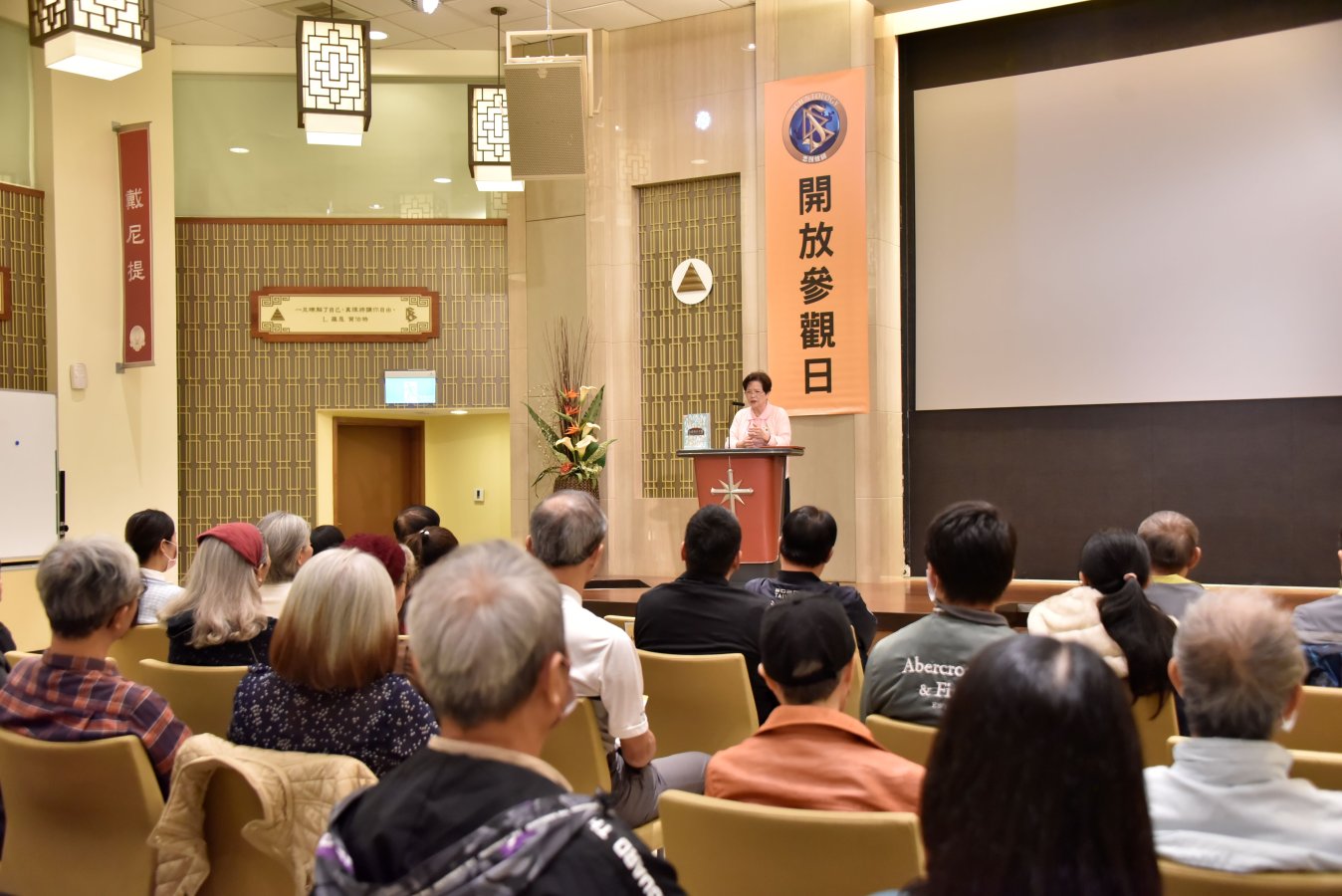 與會貴賓上台分享各自的實踐公益之道_1.JPG