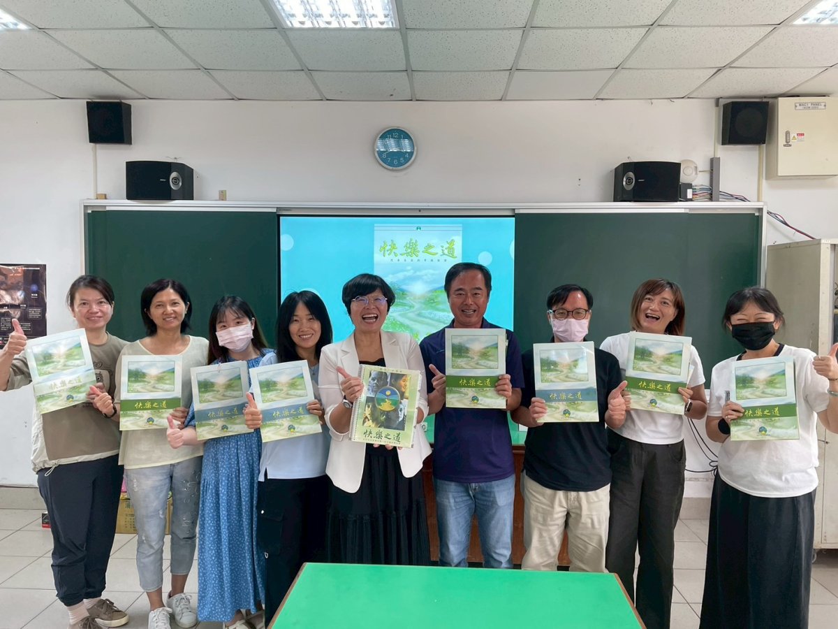 雲林縣崇興國小辦理SEL社會情緒學習講座林妙香講師與教師合影.jpg
