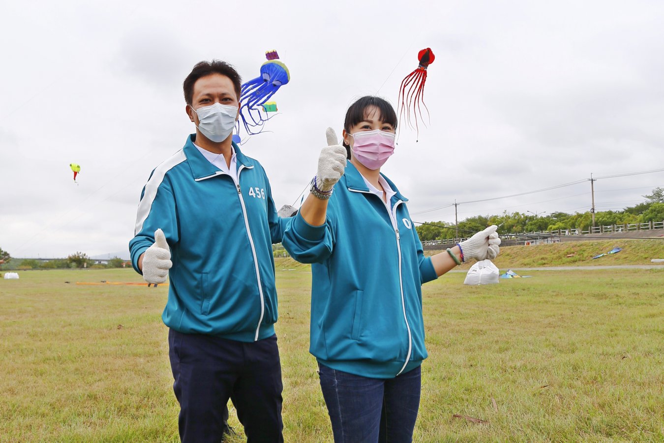 _MG_0097_邱市長和楊主席放起時下最夯話題魷魚軟體風箏.jpg