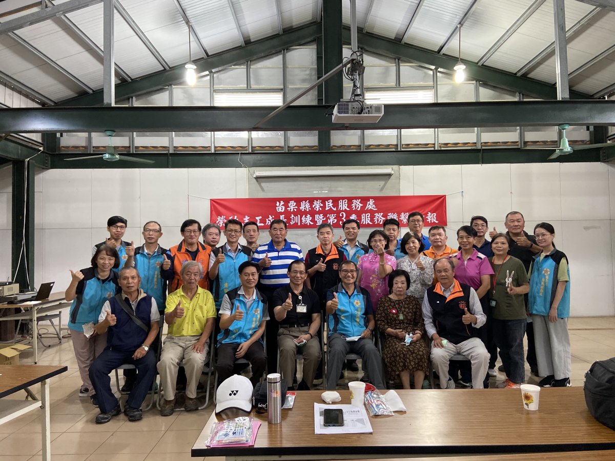 新聞稿一圖1-黃瑞鵬處長前排左五及陳龍大隊長前排右一偕同榮欣志工一行合影.jpg