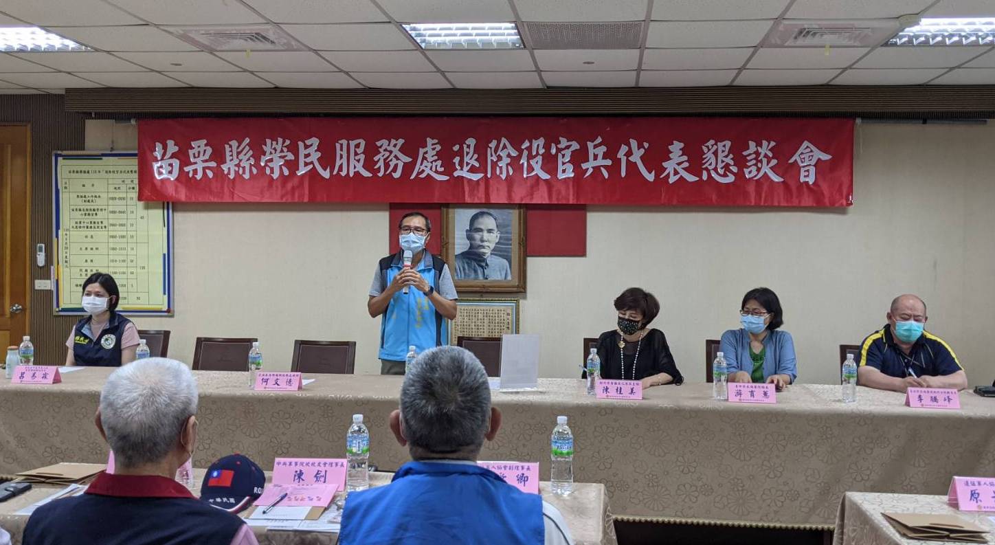 處長黃瑞鵬中立主持座談.jpg