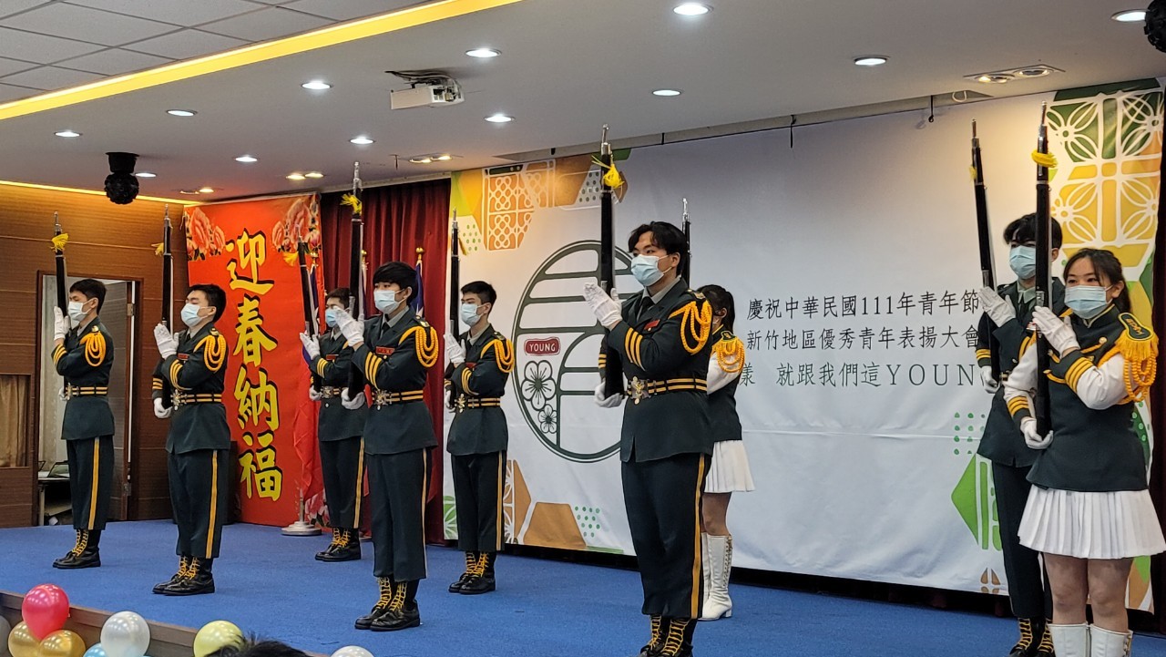LINE_ALBUM_慶祝中華民國111年青年節新竹地區優秀青年表揚大會_青春花漾_就跟我們這YOUNG_220_2.jpg