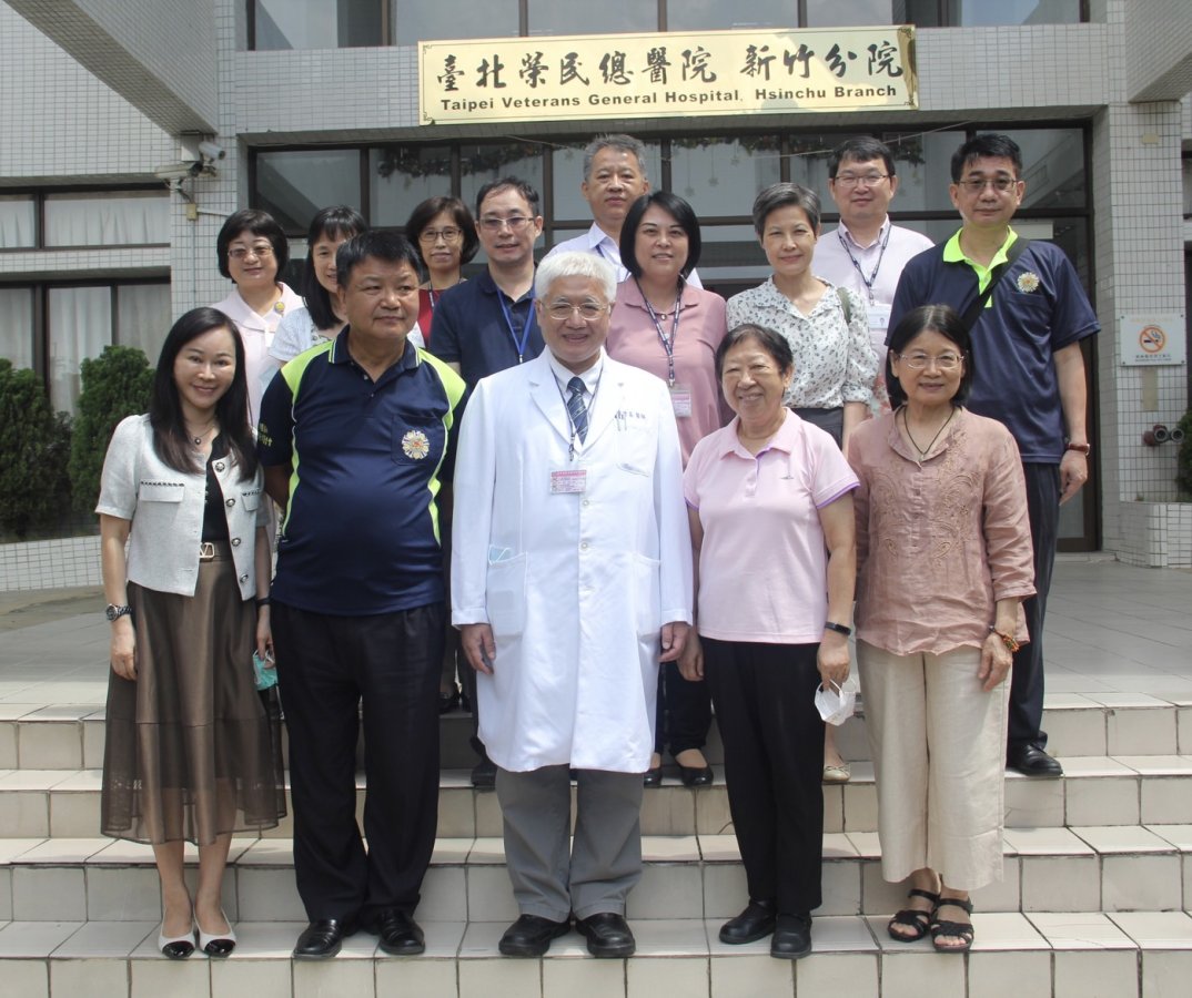 圖1前左一徐慧觀專門委員前左二李文忠副主委前中間陳增基院長前右一何碧珍委.jpg