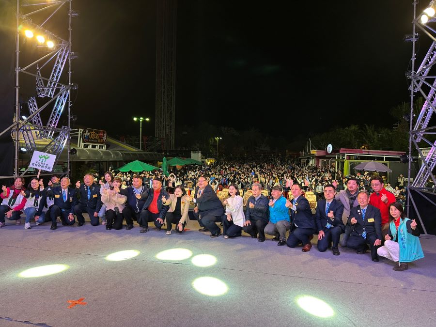1.全台低溫雲林劍湖山最溫暖柱興創意公司愛留雲林邀請3000位夜光天使與弱勢團體_0.jpg