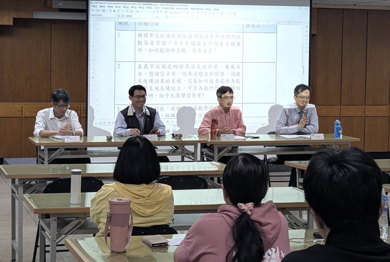 右1法務部廉政署中調組組長劉俊杰.右2雲林縣政府政風處副處長林益年.左1嘉義市政府政風處科長鄭詠吉.左2雲林縣審計室簡任課長陳恒祐.jpg