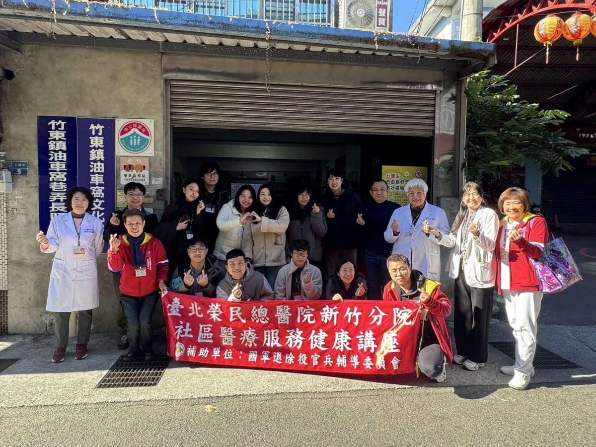 圖1陳曾基院長帶領清華大學後醫系學生參訪竹東油車窩巷弄長照據點右一社醫中心劉.jpg