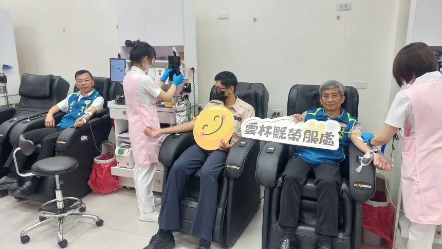 圖2-蔡榮源副處長右吳星廷總幹事左及替代役男相約捐血_0.jpg