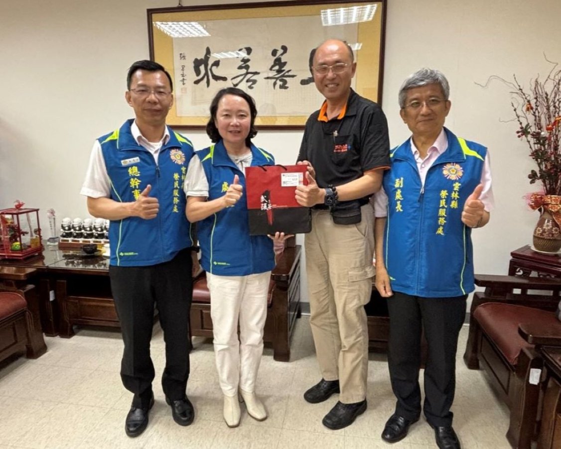 雲林科技大學智慧機器人學程主任夏郭賢教授右2拜訪雲林縣榮服處姚辰蕙處長左2談就_0.jpg